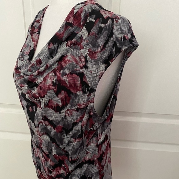 Kasper Gray Black & Burgundy Print Cowl Neck Cap Sleeve Top Size Medium - Picture 3 of 8